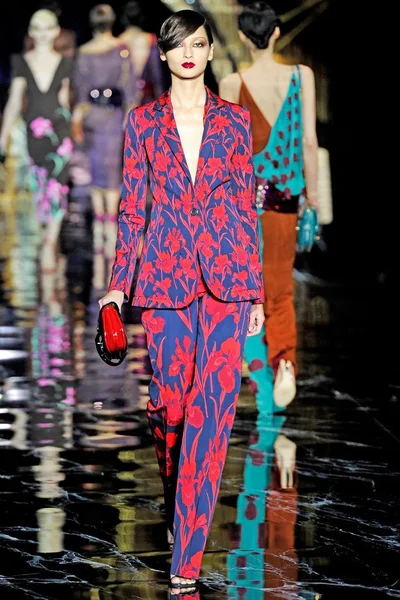 Look 25